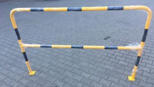 Bariera chodnikowa U-12a z porzeczką | na stopie, żółto-czarna